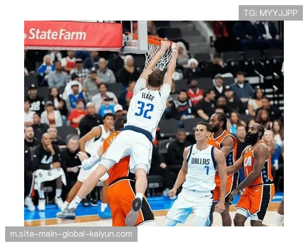 申京关键时刻强突上篮 火箭用团队防守限制弗拉格末节